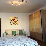 Alba Iulia Square, Premium 2 * Bucareste