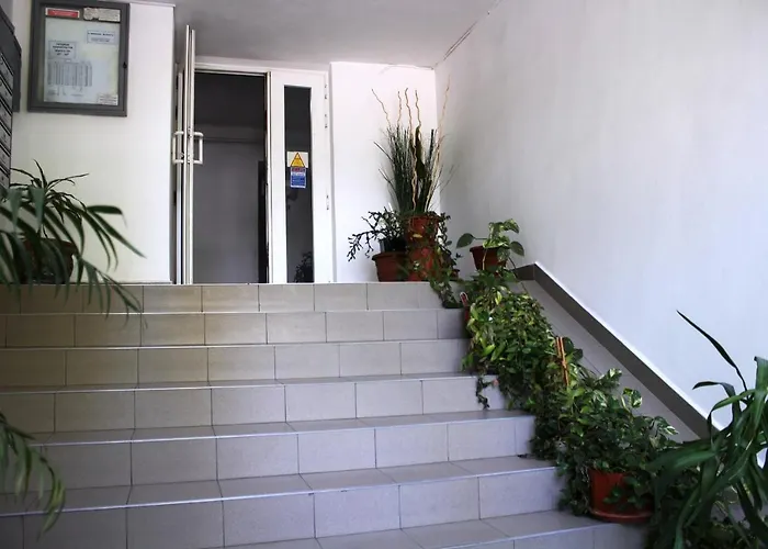 Alba Iulia Square, Premium 2 Bükreş