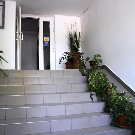 Alba Iulia Square, Premium 2 Bukareszt